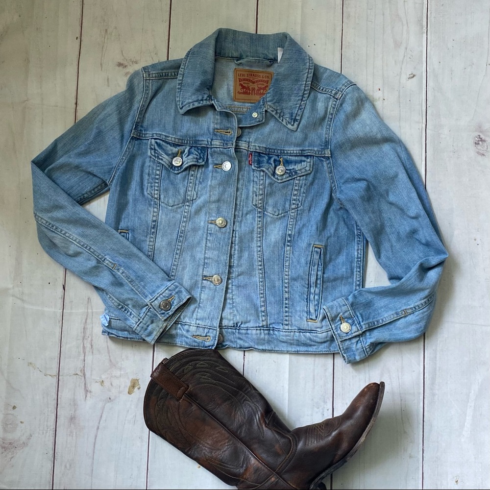 Levi’s Trucker Jacket. Medium. - image 1